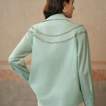 Camisa Feminina Bordada com Pedrarias em Alfaiataria Leve – Altenlune