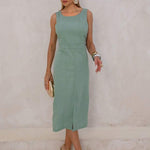 Vestido Midi com Fenda Frontal e Decote Clássico