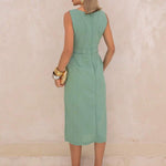 Vestido Midi com Fenda Frontal e Decote Clássico