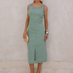 Vestido Midi com Fenda Frontal e Decote Clássico