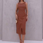 Vestido Midi com Fenda Frontal e Decote Clássico