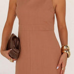 Vestido Midi com Fenda Frontal e Decote Clássico